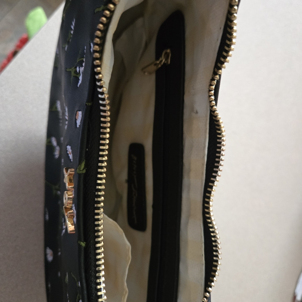 Betsey Johnson Black Daisy Print Shoulder Bag with Flower Charm - Picture 4 of 5